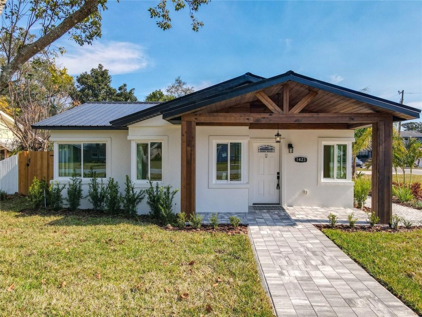Welcome to your dream home in charming New Smyrna Beach. This - Beach Home for sale in New Smyrna Beach, Florida on Beachhouse.com