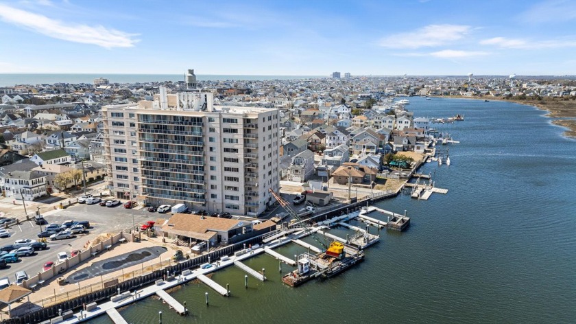 Beautiful Ventnor On The Bay! This spacious one bedroom condo - Beach Condo for sale in Ventnor, New Jersey on Beachhouse.com