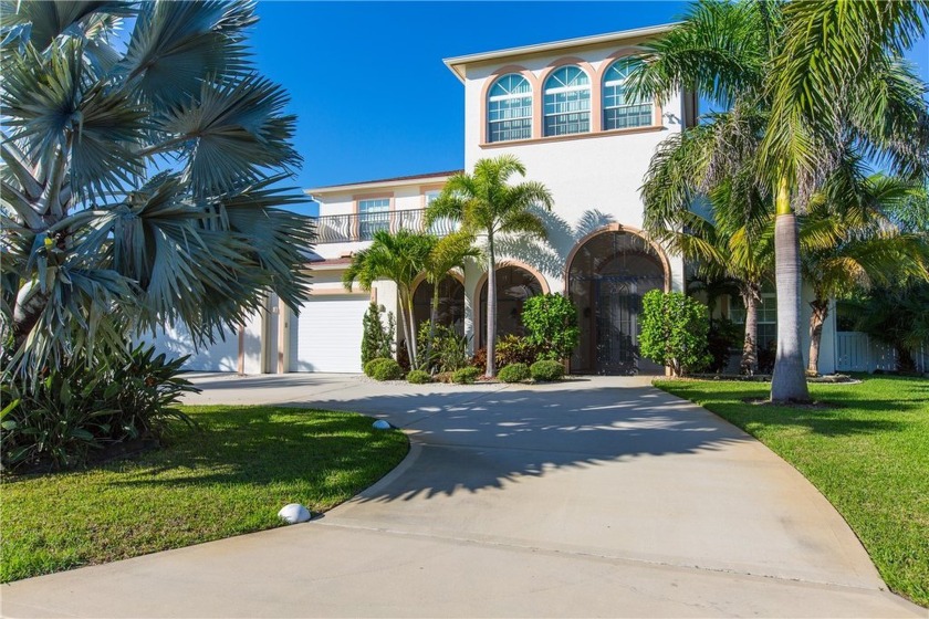 This 4-bedroom, 3.5-bathroom home, is ideally located just a - Beach Home for sale in Hutchinson Island, Florida on Beachhouse.com