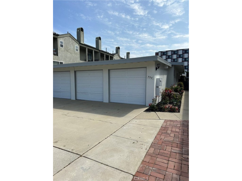 Rare opportunity for an investment property~Rear 2 bedroom, 1 - Beach Townhome/Townhouse for sale in El Segundo, California on Beachhouse.com