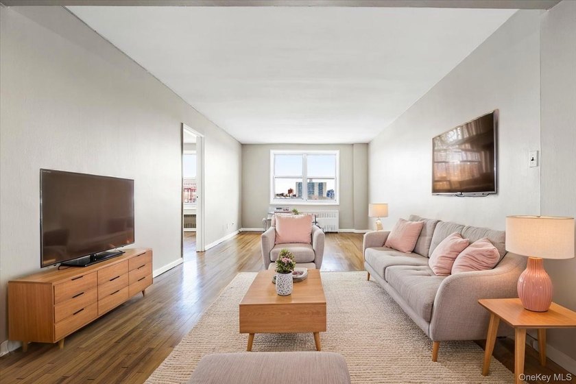 Welcome to The Tideway, where comfort, light, and sweeping - Beach Home for sale in Bronx, New York on Beachhouse.com