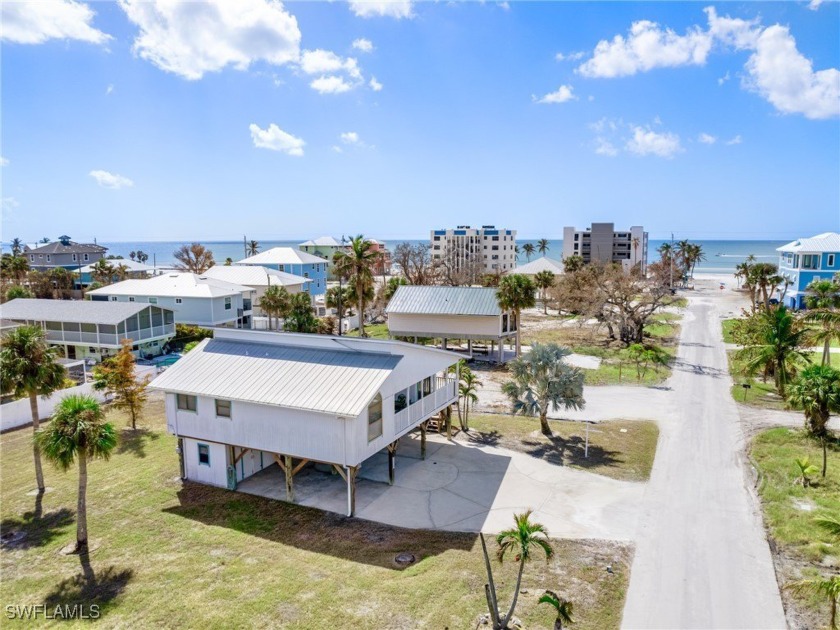 Welcome to 134 Bayview Ave conveniently located mid-island on a - Beach Home for sale in Fort Myers Beach, Florida on Beachhouse.com