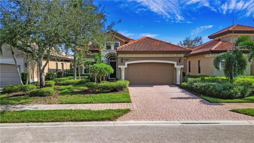 Welcome to this stunning 3 bedroom + den, 2 bathroom - Beach Home for sale in Fort Myers, Florida on Beachhouse.com