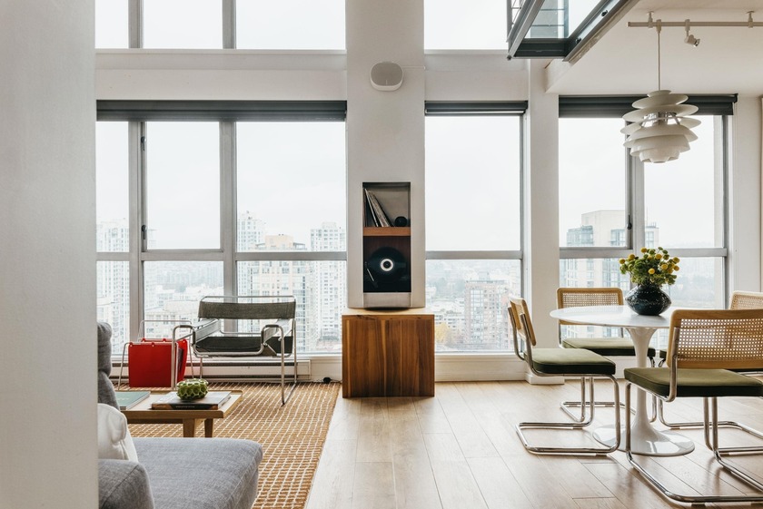 A true showpiece loft with undeniable cool factor. This rare - Beach Condo for sale in Vancouver, BC on Beachhouse.com