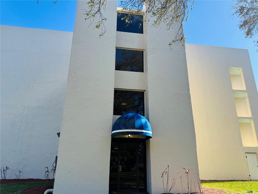 Discover the best of Florida living in this beautifully updated - Beach Condo for sale in Bradenton, Florida on Beachhouse.com