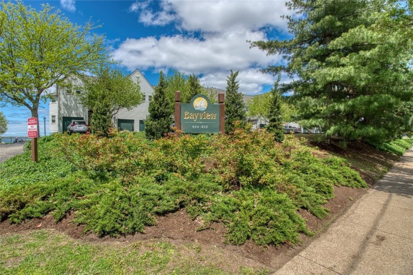 Welcome to easy, elegant living in this beautifully updated - Beach Condo for sale in Erie, Pennsylvania on Beachhouse.com