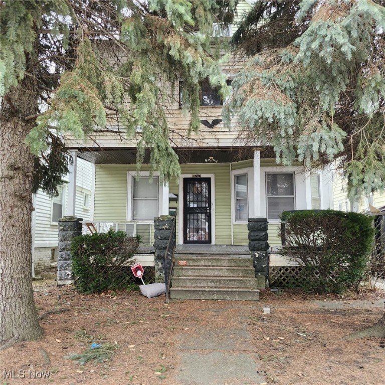 Opportunity awaits with this duplex featuring an upper unit that - Beach Home for sale in Cleveland, Ohio on Beachhouse.com