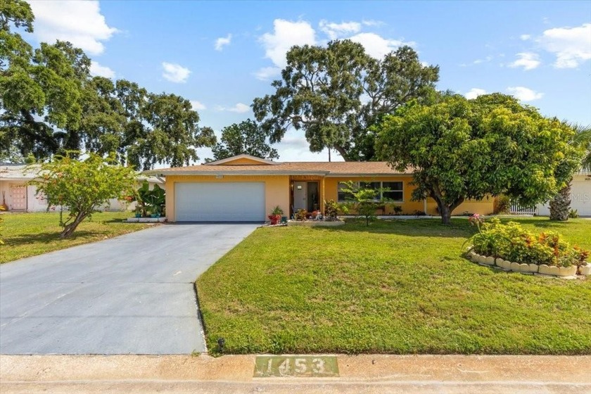 WELCOME to this well manicured 3 bed, 2 bath home in the great - Beach Home for sale in St. Petersburg, Florida on Beachhouse.com