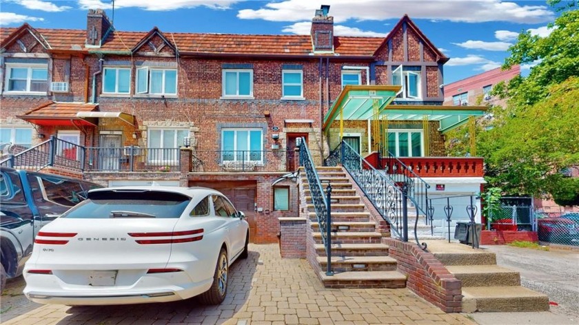 Discover this beautifully designed single-family home on the - Beach Home for sale in Brooklyn, New York on Beachhouse.com