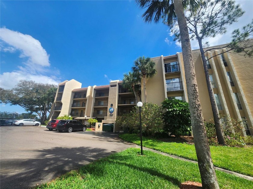 An immaculate 2 bedroom, 2 bathroom condo, located in the 3rd - Beach Condo for sale in Tarpon Springs, Florida on Beachhouse.com