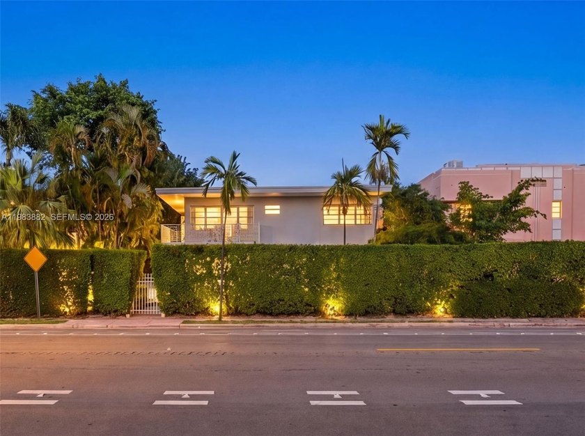 Modern SoBe studio! Blocks to beach, Collins & Lincoln Rd - Beach Condo for sale in Miami Beach, Florida on Beachhouse.com