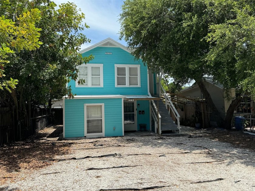 Income-producing duplex generating $3,250 per month ($39,000 - Beach Townhome/Townhouse for sale in St. Petersburg, Florida on Beachhouse.com