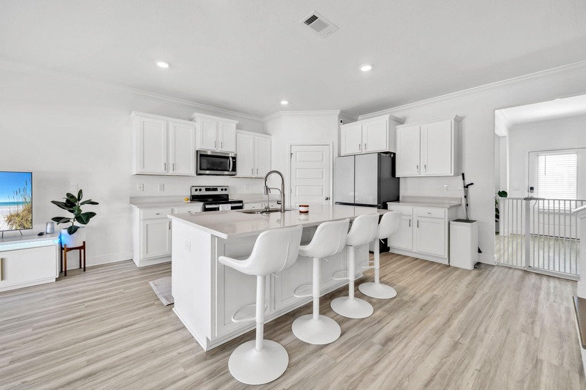 Room for everyone + investment potential near 30A! Less than 4 - Beach Home for sale in Santa Rosa Beach, Florida on Beachhouse.com