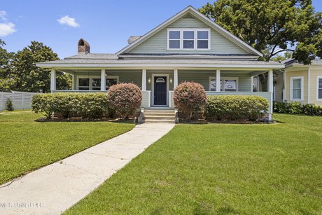 Charming older home on 2nd Street, recently updated! This 2,172 - Beach Home for sale in Gulfport, Mississippi on Beachhouse.com