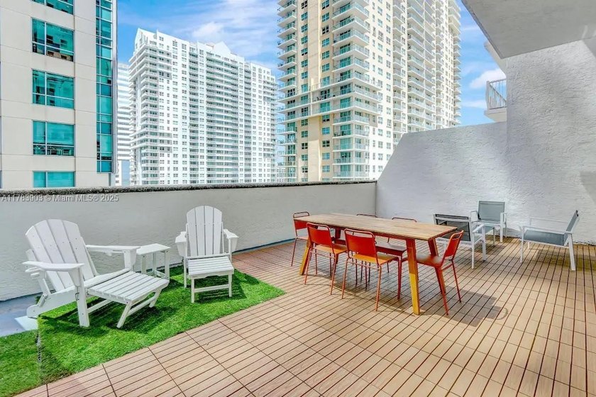 INVESTOR'S OPPORTUNITY! Welcome to your investment  approved - Beach Condo for sale in Miami, Florida on Beachhouse.com