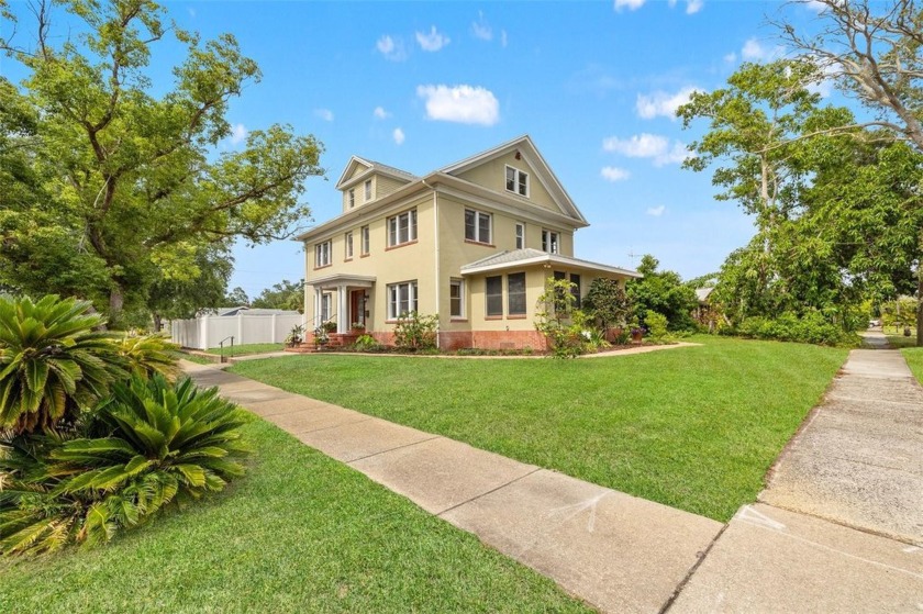 One or more photo(s) has been virtually staged. HISTORIC - Beach Home for sale in St. Petersburg, Florida on Beachhouse.com