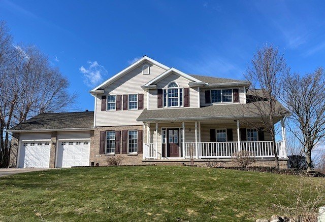 Beautiful home with spectacular views of Lake Erie & sunsets - Beach Home for sale in Erie, Pennsylvania on Beachhouse.com