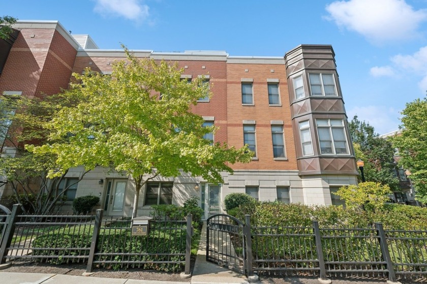 One of a kind unit with an elevator! This stunning sun filled 2 - Beach Townhome/Townhouse for sale in Chicago, Illinois on Beachhouse.com