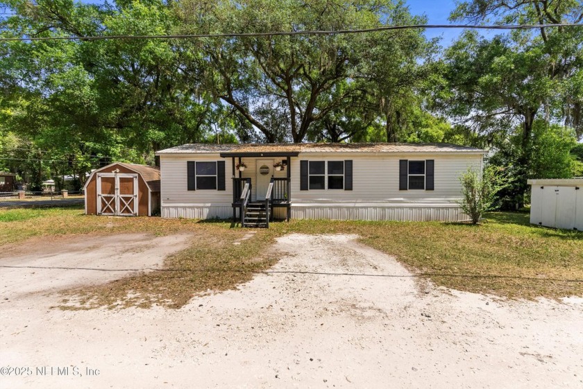 This beautifully remodeled manufactured home offers the perfect - Beach Home for sale in Yulee, Florida on Beachhouse.com