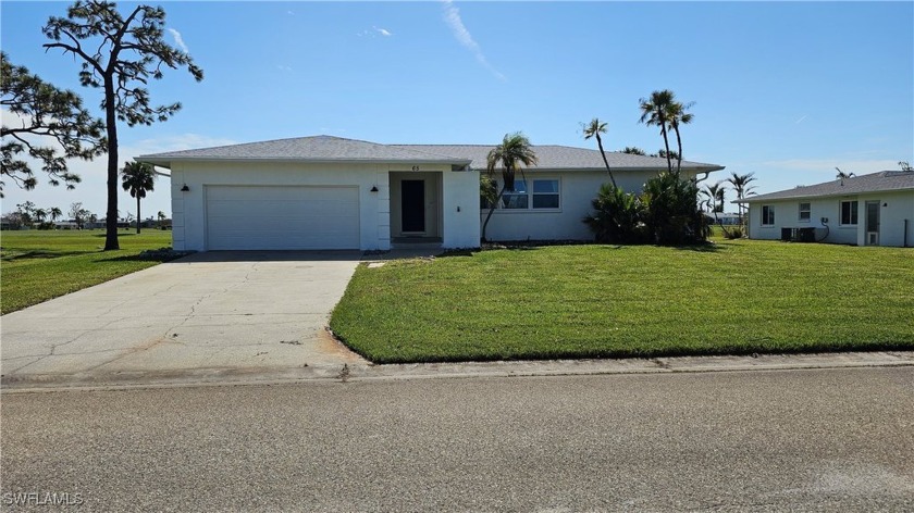 This stunning 2-bedroom, 2-bathroom pool home in Rotonda West - Beach Home for sale in Rotonda West, Florida on Beachhouse.com