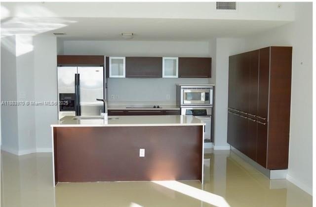 This charming condo unit located on the 40th floor comes with an - Beach Condo for sale in Miami, Florida on Beachhouse.com