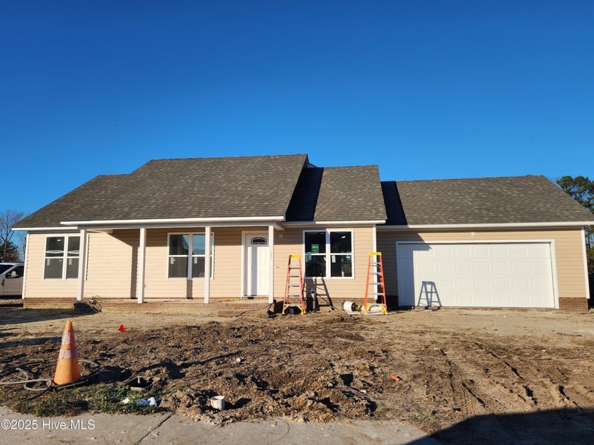 New construction in Hunters Lake. Three bedroom, two bath with a - Beach Home for sale in Elizabeth City, North Carolina on Beachhouse.com