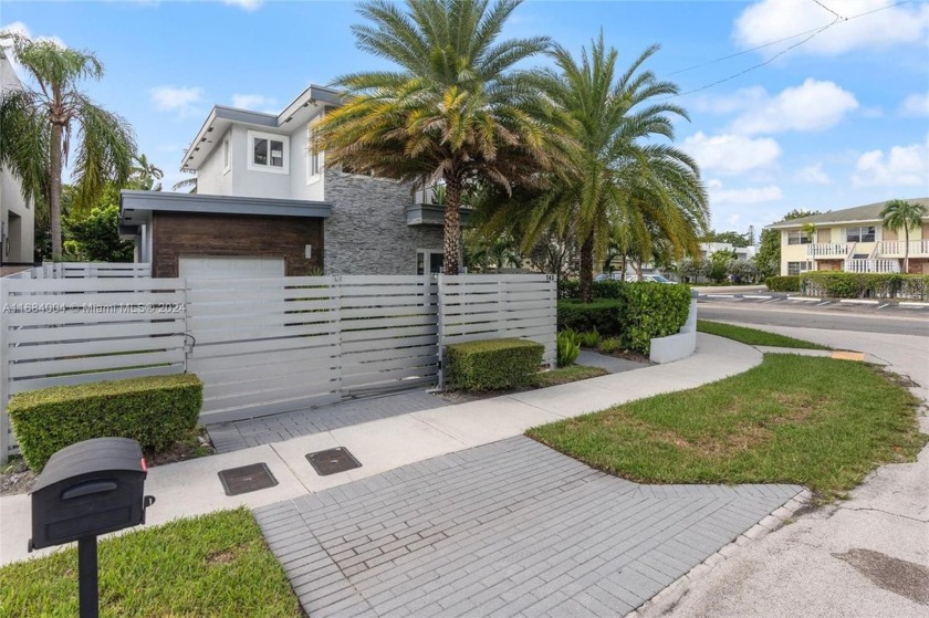 Wow! Take a look at this 2 story custom contemporary home - Beach Home for sale in Fort Lauderdale, Florida on Beachhouse.com