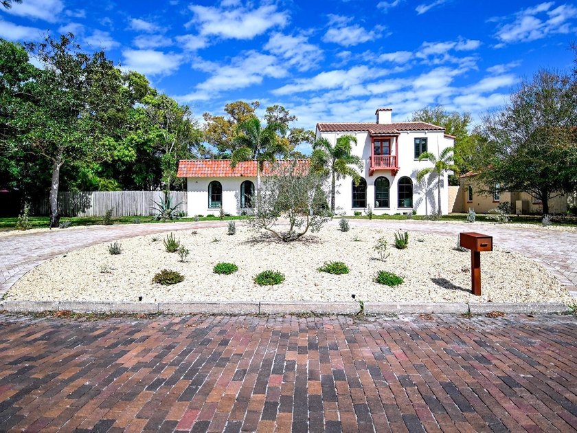 One or more photo(s) has been virtually staged. Welcome to a - Beach Home for sale in Gulfport, Florida on Beachhouse.com