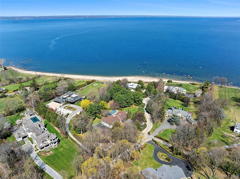 92 Old House Lane is a rare chance to own an estate in Sands - Beach Home for sale in Sands Point, New York on Beachhouse.com