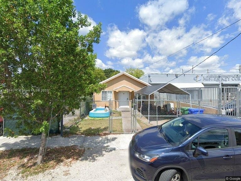 Property currently used as a Multi-Family, Zoned 7700. Enjoy - Beach Townhome/Townhouse for sale in Miami, Florida on Beachhouse.com