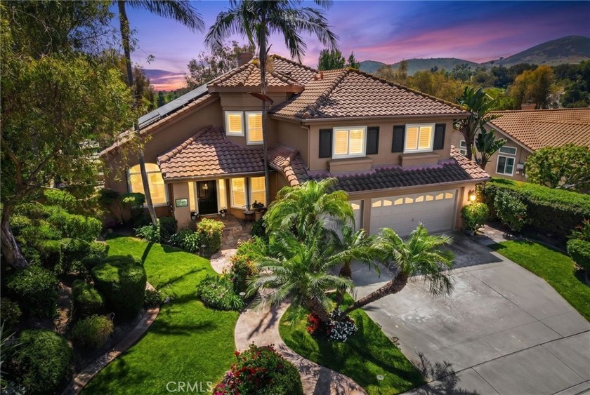 A rare find at the private end of a cul-de-sac, this beautifully - Beach Home for sale in San Clemente, California on Beachhouse.com