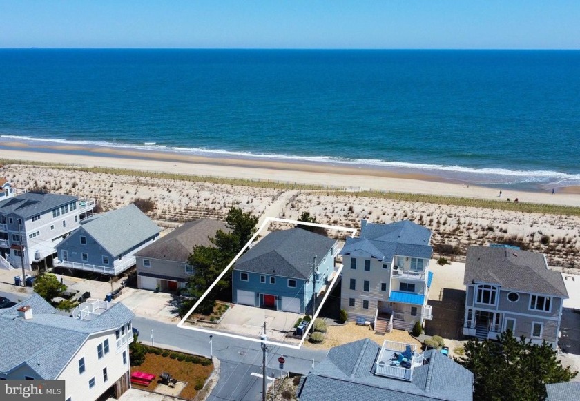 Oceanfront coastal cottage with expansive views of the coastline - Beach Home for sale in South Bethany, Delaware on Beachhouse.com