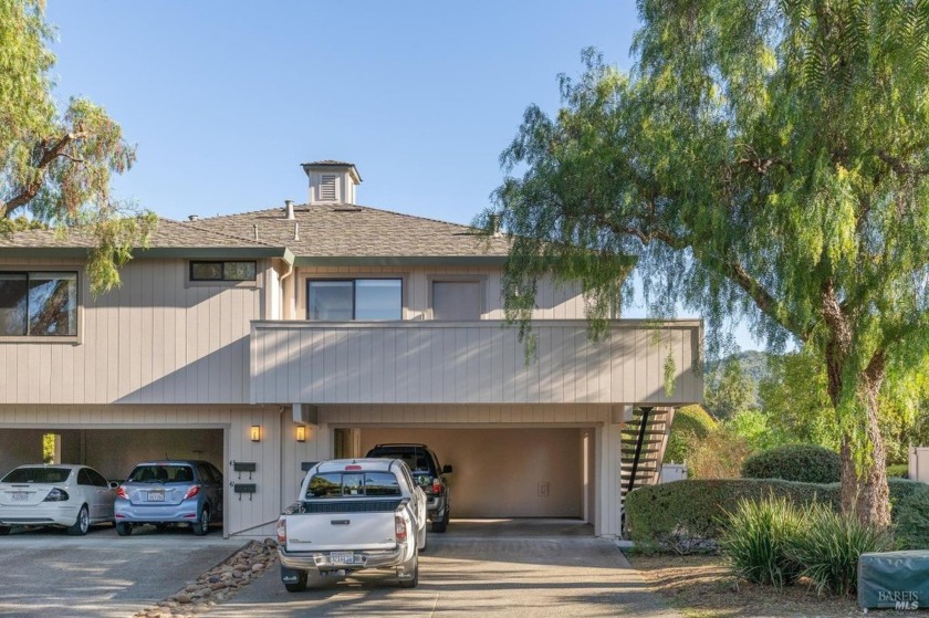 Beautifully updated single level 2nd floor penthouse unit at - Beach Condo for sale in San Rafael, California on Beachhouse.com