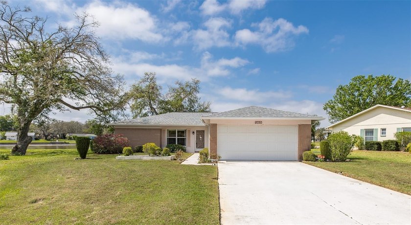 Absolutely beautiful lakefront home in Timber Oaks, on an - Beach Home for sale in Port Richey, Florida on Beachhouse.com