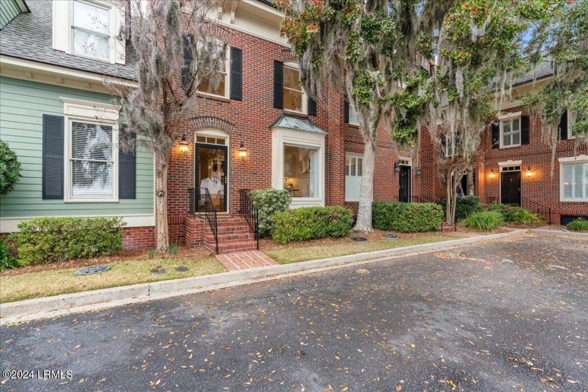 Welcome to Carriage Court, a private waterfront townhouse - Beach Townhome/Townhouse for sale in Beaufort, South Carolina on Beachhouse.com