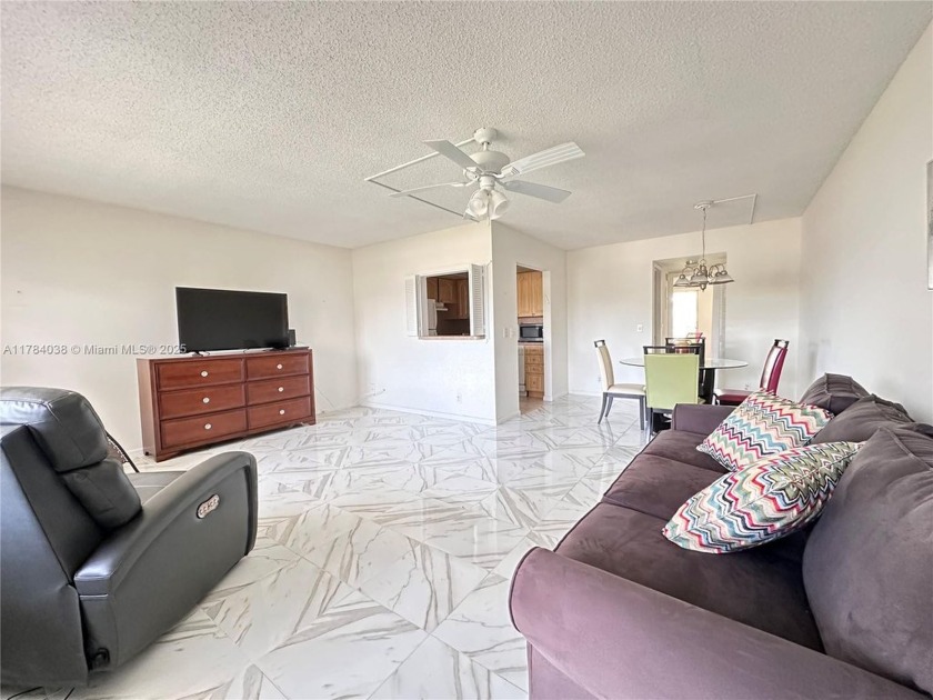 Amazing condo 1 bedroom and 1.5 baths with a long screened - Beach Condo for sale in Boca Raton, Florida on Beachhouse.com