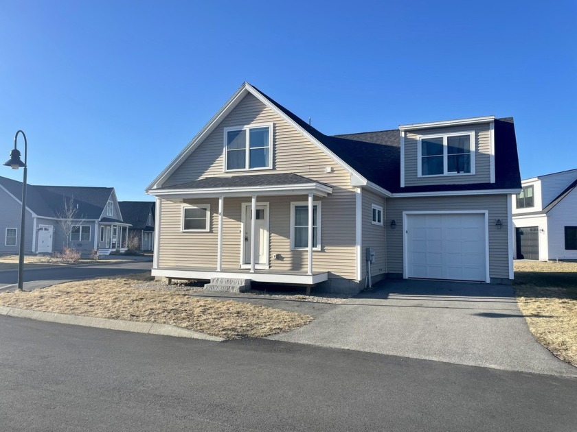 Welcome to 8 Woods Ln! This 3 bedroom 2.5 bath home is ideally - Beach Home for sale in Old Orchard Beach, Maine on Beachhouse.com