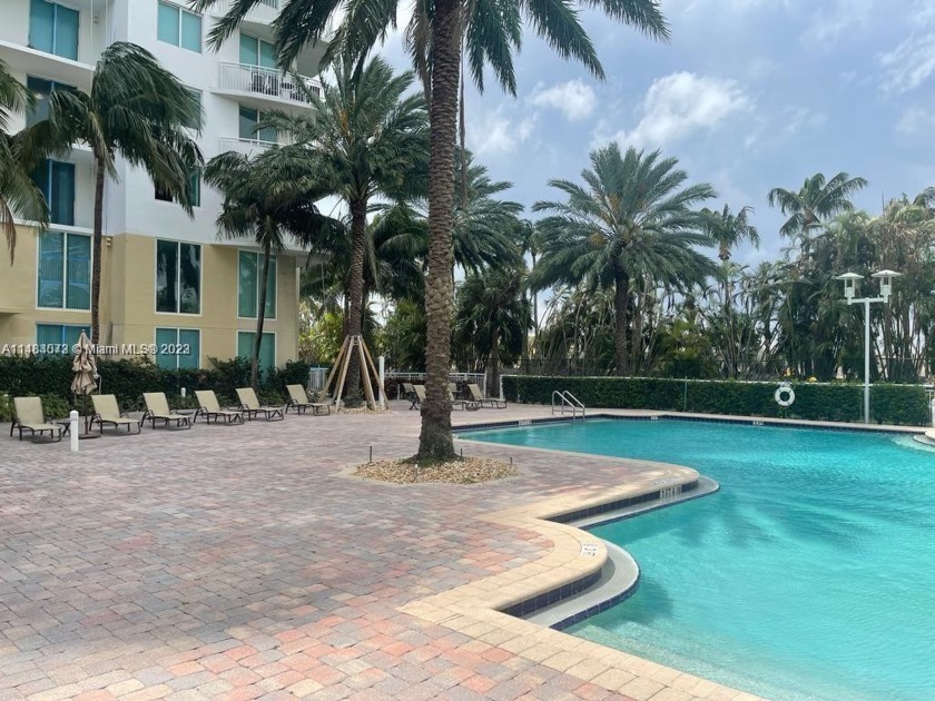 Amazing opportunity to live in Duo Condominium, walking distance - Beach Condo for sale in Hallandale Beach, Florida on Beachhouse.com