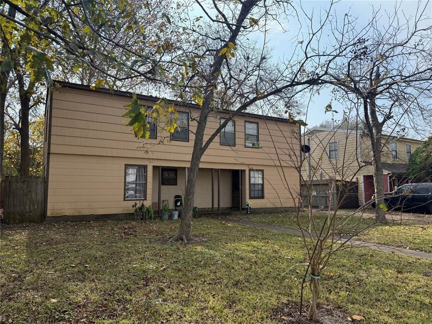 Investor Special. Home has been converted into a duplex. There - Beach Home for sale in Texas City, Texas on Beachhouse.com