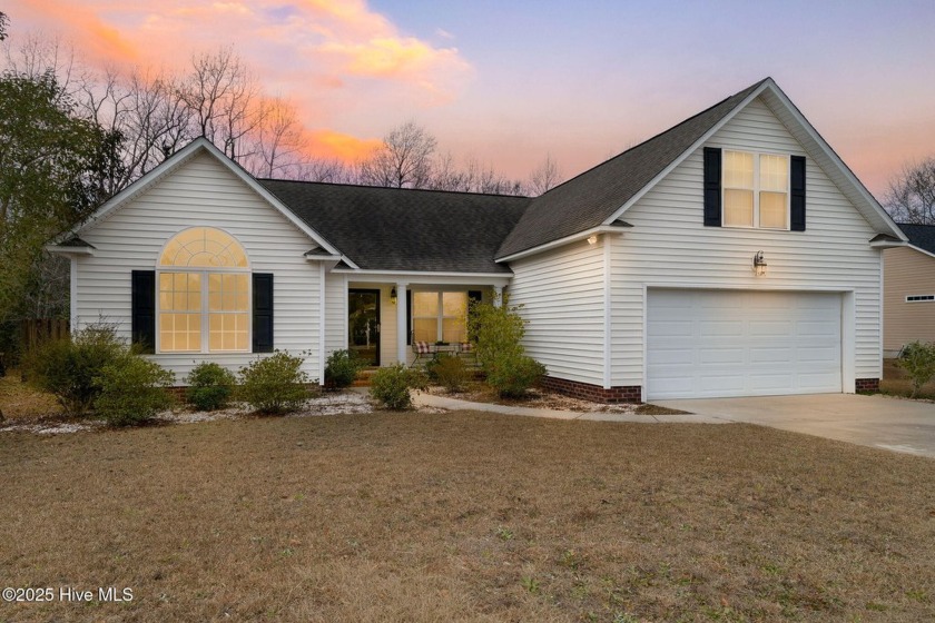 This charming home is a perfect blend of comfort and convenience - Beach Home for sale in Sneads Ferry, North Carolina on Beachhouse.com