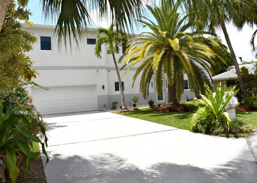 Welcome to your new modern home. This 4 bedroom, 3.5 bathroom - Beach Home for sale in Davie, Florida on Beachhouse.com