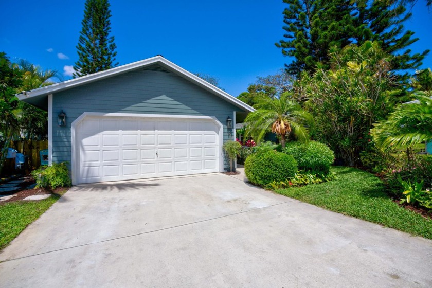 Location, Location, Location! Village of Tequesta is a 2 square - Beach Home for sale in Tequesta, Florida on Beachhouse.com