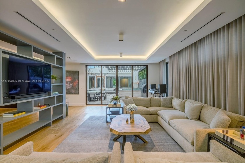 Experience South of Fifth living at its most private. This - Beach Condo for sale in Miami Beach, Florida on Beachhouse.com