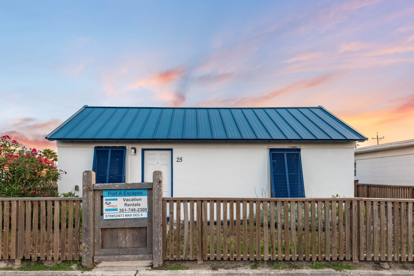 Spanish Village Cottage, pet friendly, fully fenced with large - Beach Vacation Rentals in Port Aransas, Texas on Beachhouse.com