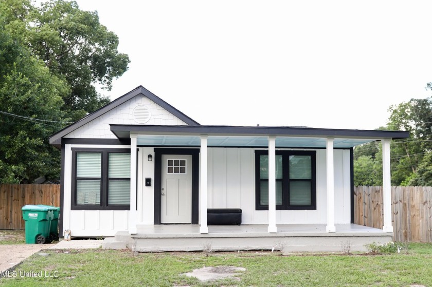 Welcome to your Gulfport oasis! Nestled in a prime location - Beach Home for sale in Gulfport, Mississippi on Beachhouse.com