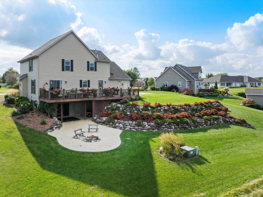 This stunning one-owner home offers 3 beds, 3.5 baths, and a - Beach Home for sale in Belgium, Wisconsin on Beachhouse.com