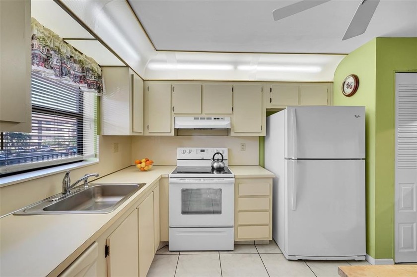 ***JUST LISTED****55+ COMMUNITY, THIS UNIT HAS IT ALL, ON THE - Beach Condo for sale in Sunrise, Florida on Beachhouse.com