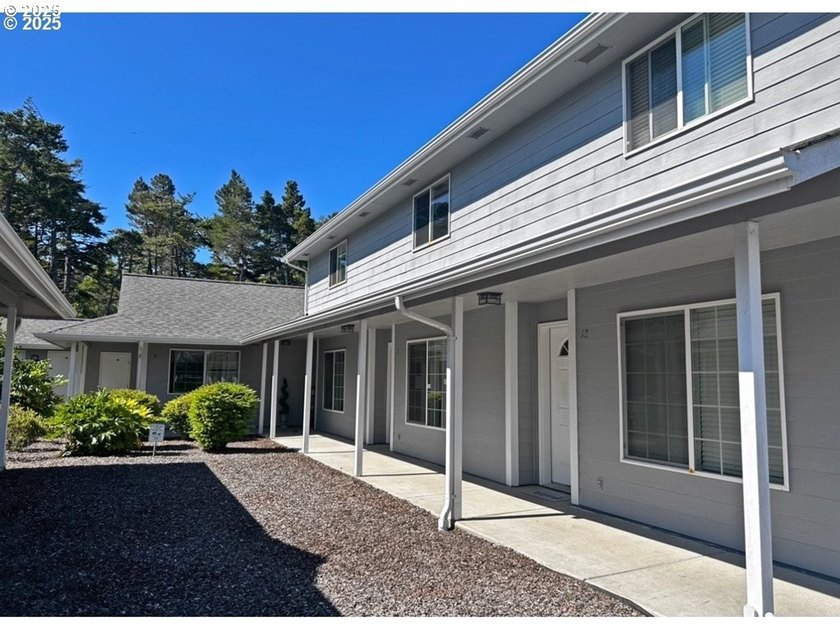 Welcome to this cozy, move-in ready condo in the peaceful - Beach Condo for sale in Florence, Oregon on Beachhouse.com