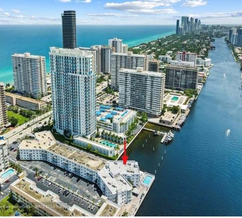 Amazing location located between the sea and the bay, just cross - Beach Condo for sale in Hallandale Beach, Florida on Beachhouse.com