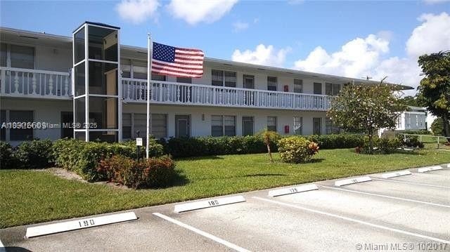 Great Price! Great Location! Move-in ready 2-bed 1.5-bath in a - Beach Condo for sale in Deerfield Beach, Florida on Beachhouse.com
